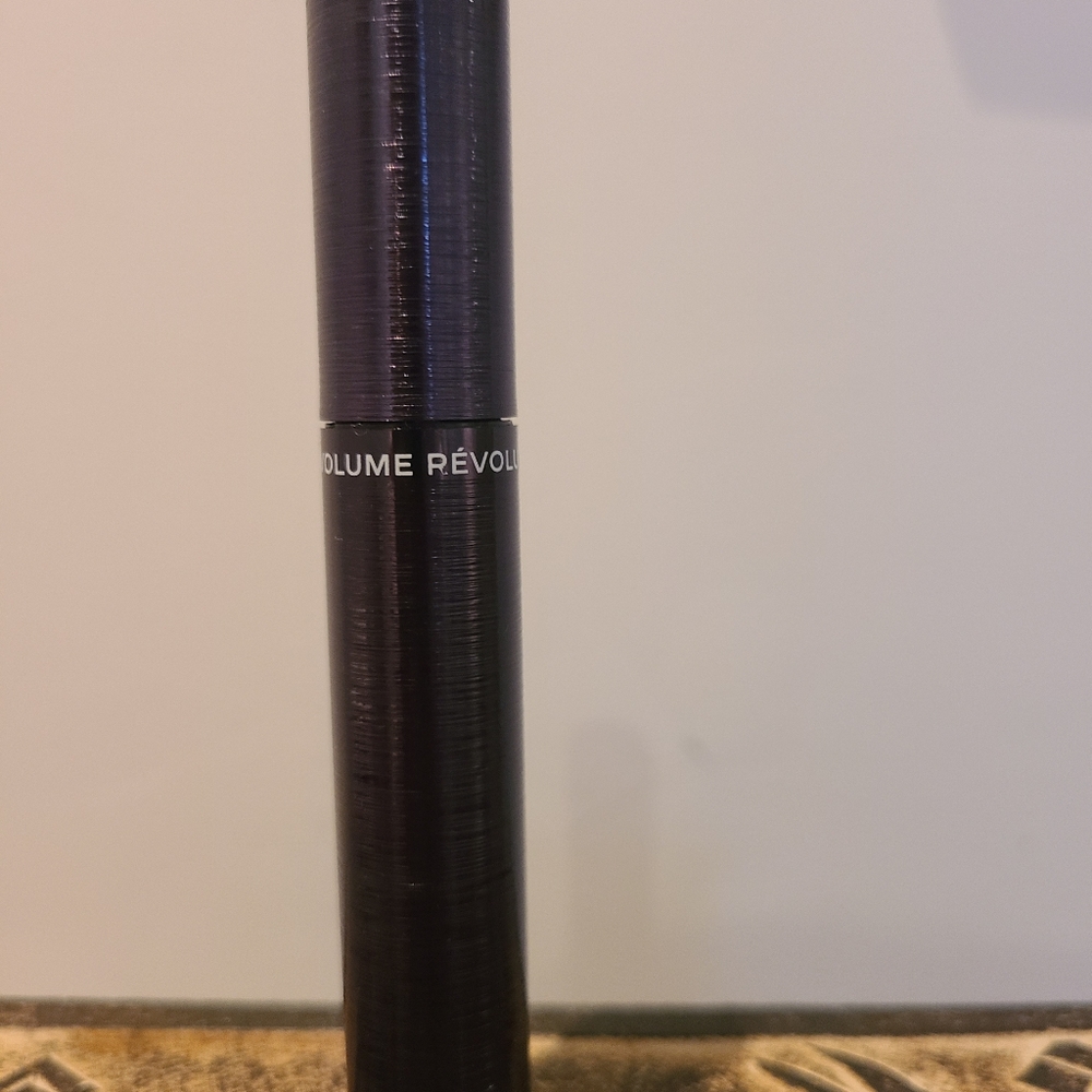 NEW NO BOX. Chanel Mascara Volume Revolution